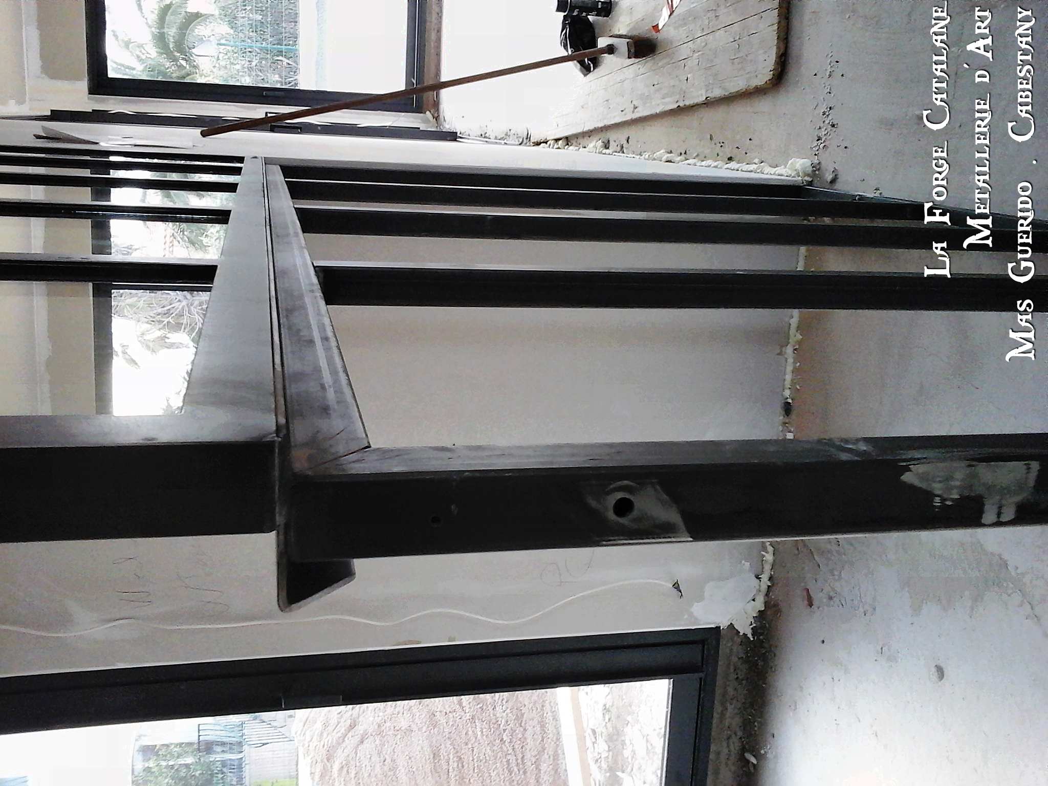 verriere type ancien atelier montage sur support a plaquer par le plaquiste avec tole pliee capotage forge catalane 3.jpg